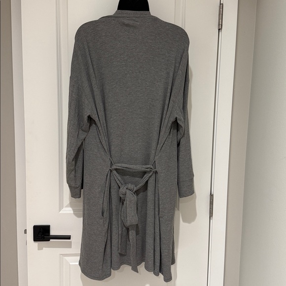 Skims Soft Lounge Robe - Picture 3 of 9